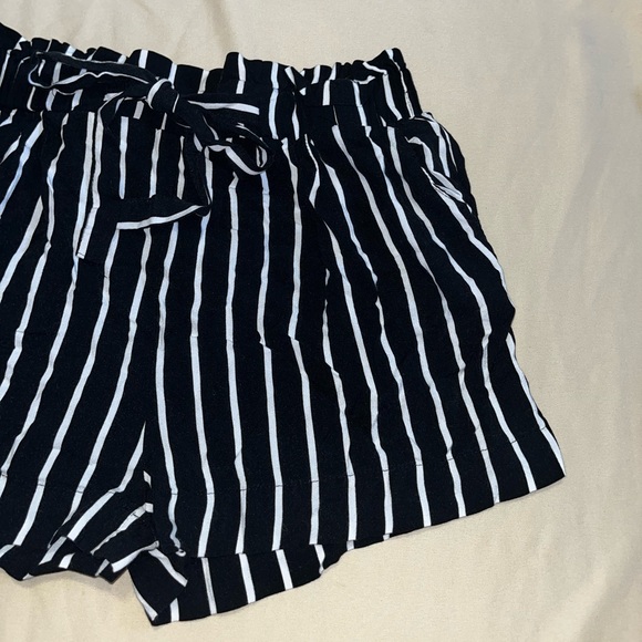 Women’s striped shorts - Picture 4 of 11